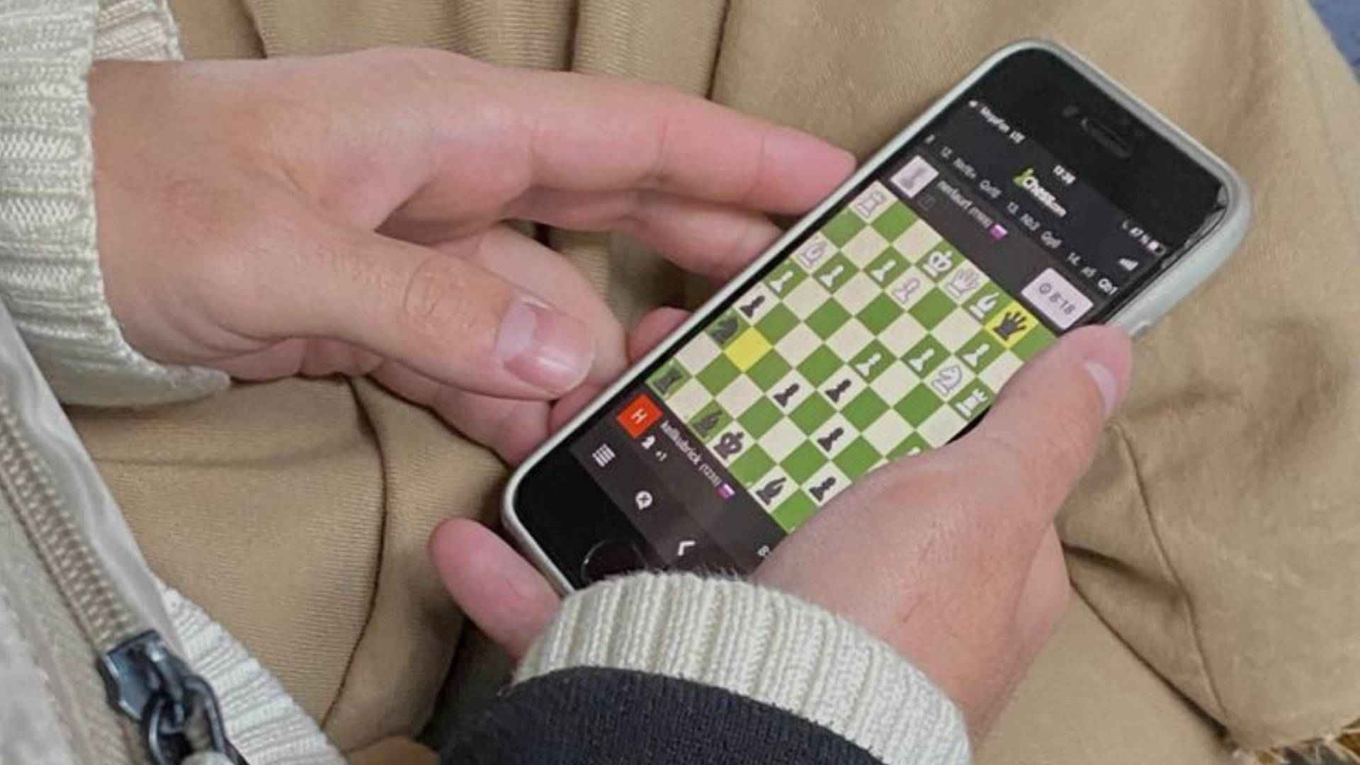 Cloud Gaming: Playing High-End Football Simulations on Your Phone